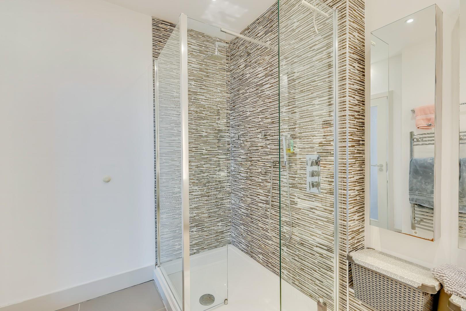 Castellum, 5 Alcedonia, Albert Crescent, Penarth, CF64 1FB